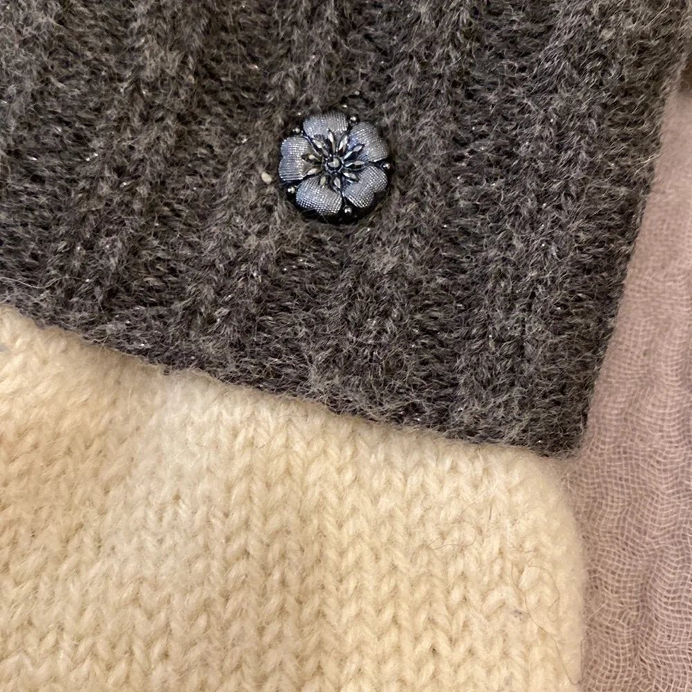 Wool gloves.